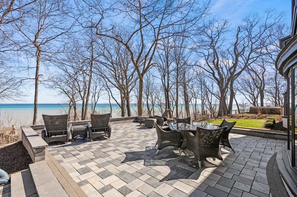 1810 E Fox Ln, Fox Point, WI 53217