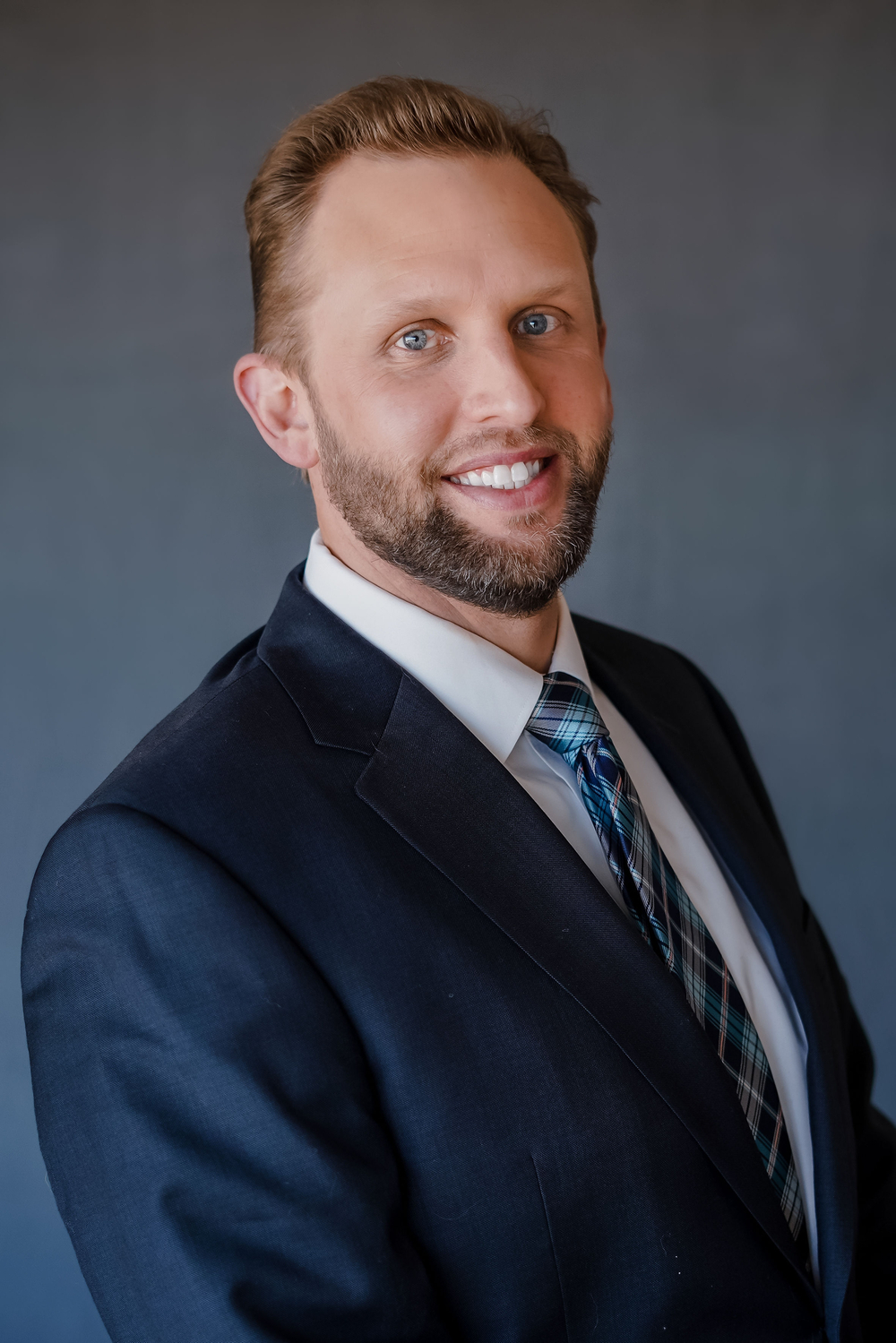 Your trusted real estate expert. Whether buying or selling, let's make